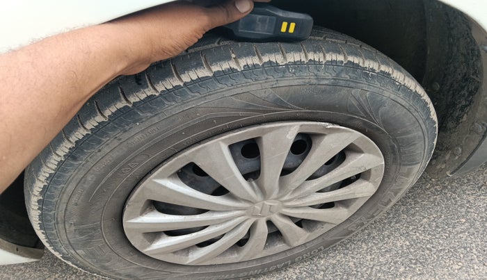 2015 Maruti Swift Dzire VDI, Diesel, Manual, 2,01,728 km, tyre