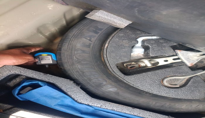 2014 Maruti Ciaz ZDI, Diesel, Manual, 1,60,210 km, tyre