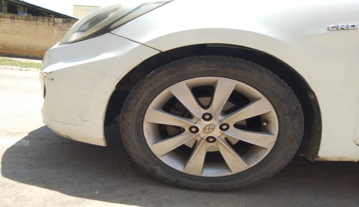 2011 Hyundai Verna FLUIDIC 1.6 CRDI SX, Diesel, Manual, 2,27,587 km, tyre