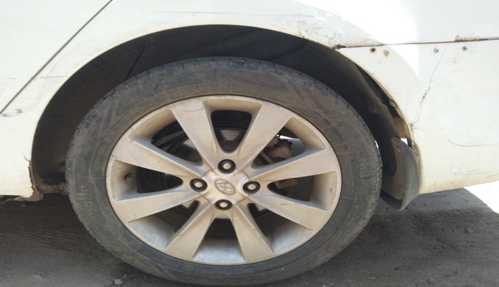2011 Hyundai Verna FLUIDIC 1.6 CRDI SX, Diesel, Manual, 2,27,587 km, tyre
