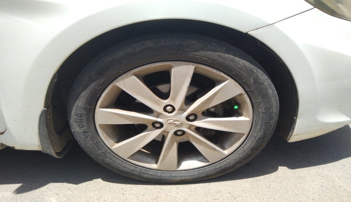 2011 Hyundai Verna FLUIDIC 1.6 CRDI SX, Diesel, Manual, 2,27,587 km, tyre