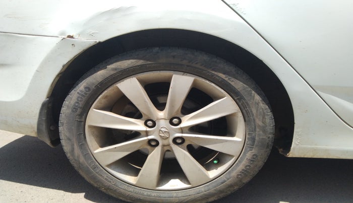 2011 Hyundai Verna FLUIDIC 1.6 CRDI SX, Diesel, Manual, 2,27,587 km, tyre