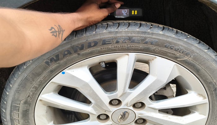 2021 Mahindra XUV300 W8 1.2 PETROL, Petrol, Manual, 58,155 km, tyre