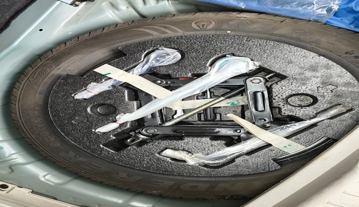 2021 Mahindra XUV300 W8 1.2 PETROL, Petrol, Manual, 58,155 km, tyre