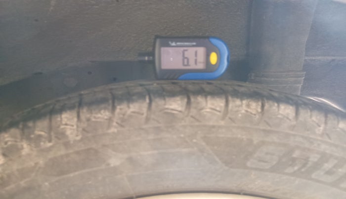 2011 Hyundai Eon MAGNA, Petrol, Manual, 84,797 km, tyre