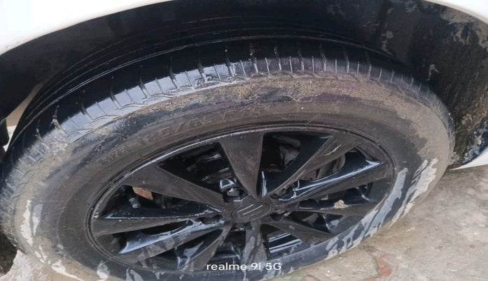 2014 Maruti Ertiga ZDI, Diesel, Manual, 1,12,341 km, tyre