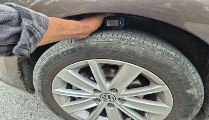 2017 Volkswagen Vento HIGHLINE PETROL AT, Petrol, Automatic, 1,09,057 km, tyre