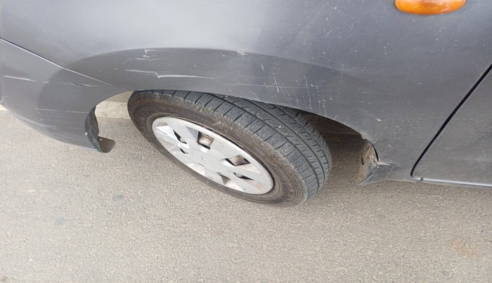 2011 Maruti Wagon R 1.0 LXI CNG, Petrol, Manual, 1,43,293 km, tyre