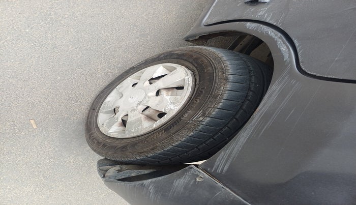 2011 Maruti Wagon R 1.0 LXI CNG, Petrol, Manual, 1,43,293 km, tyre