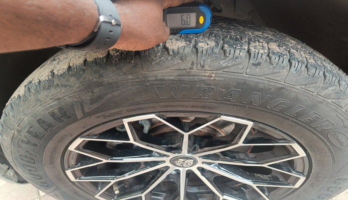 2018 Mahindra XUV500 W7 AT, Diesel, Automatic, 75,473 km, tyre