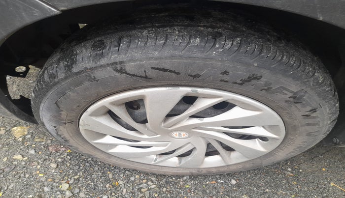 2015 Maruti Ertiga VXI CNG, Petrol, Manual, 95,927 km, tyre