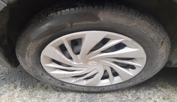 2015 Maruti Ertiga VXI CNG, Petrol, Manual, 95,927 km, tyre