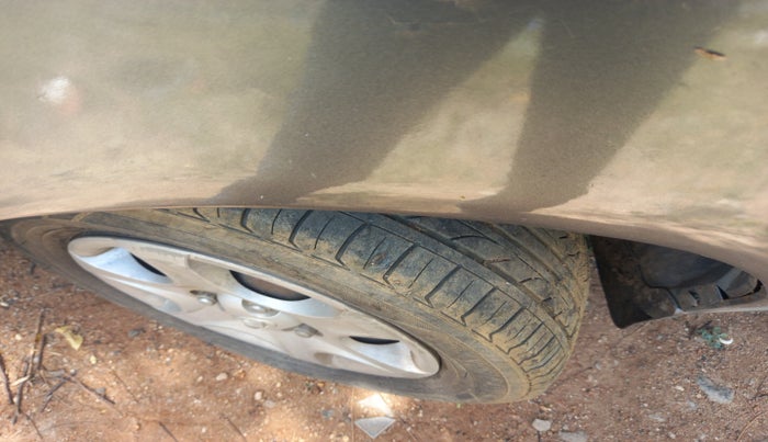 2010 Hyundai Accent GLE, Petrol, Manual, 1,91,760 km, tyre