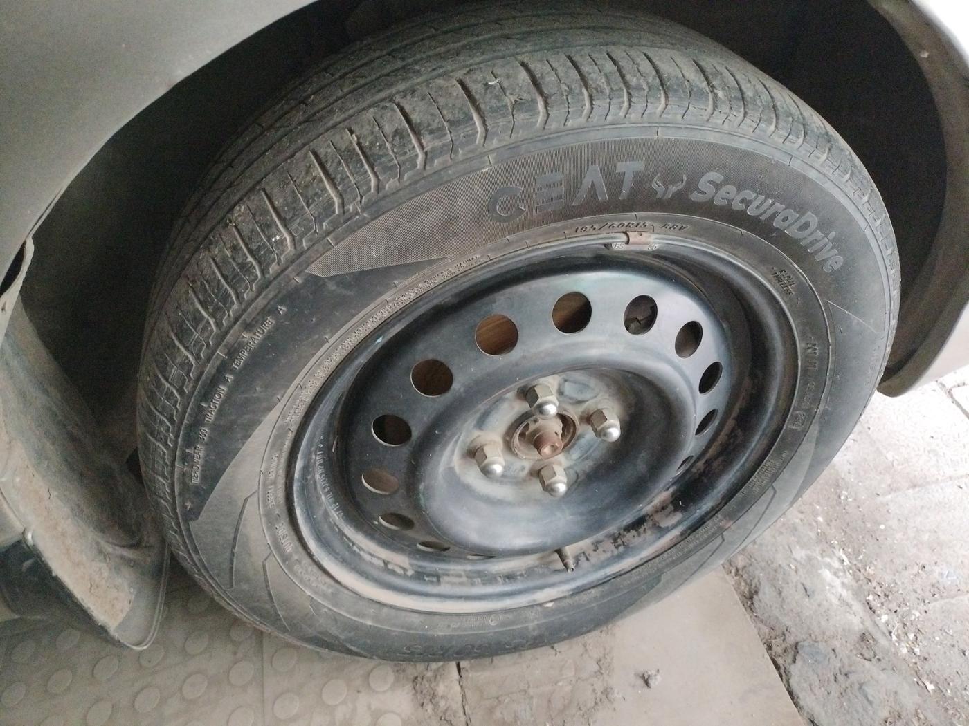 2007 Toyota Corolla H1 J 1.8, Petrol, Manual, 1,48,187 km, tyre