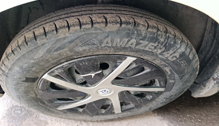 2013 Maruti Swift LXI, Petrol, Manual, 72,737 km, tyre
