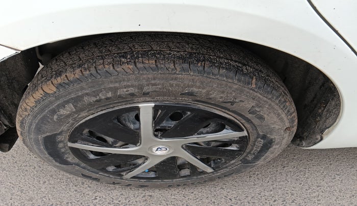 2013 Maruti Swift LXI, Petrol, Manual, 72,737 km, tyre