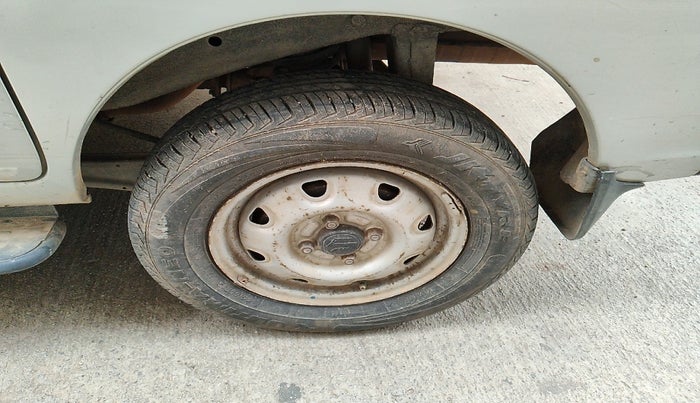 2010 Maruti Eeco 7 STR, Petrol, Manual, 75,725 km, tyre