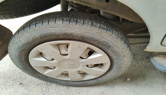 2010 Maruti Eeco 7 STR, Petrol, Manual, 75,725 km, tyre
