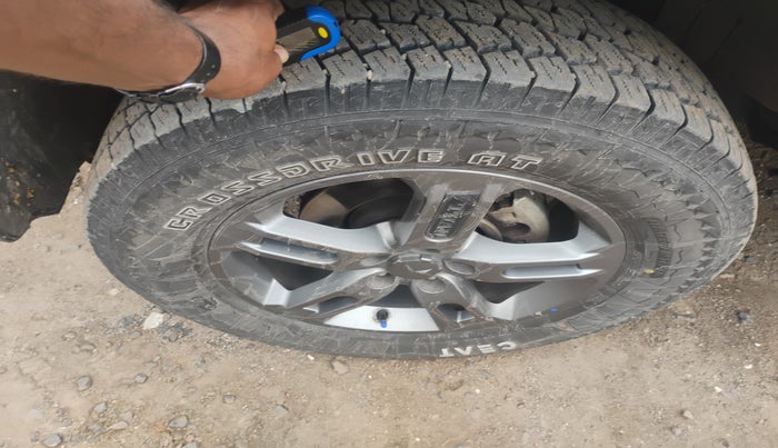 2024 Mahindra Thar LX D HT 2WD MT, Diesel, Manual, 28,628 km, tyre