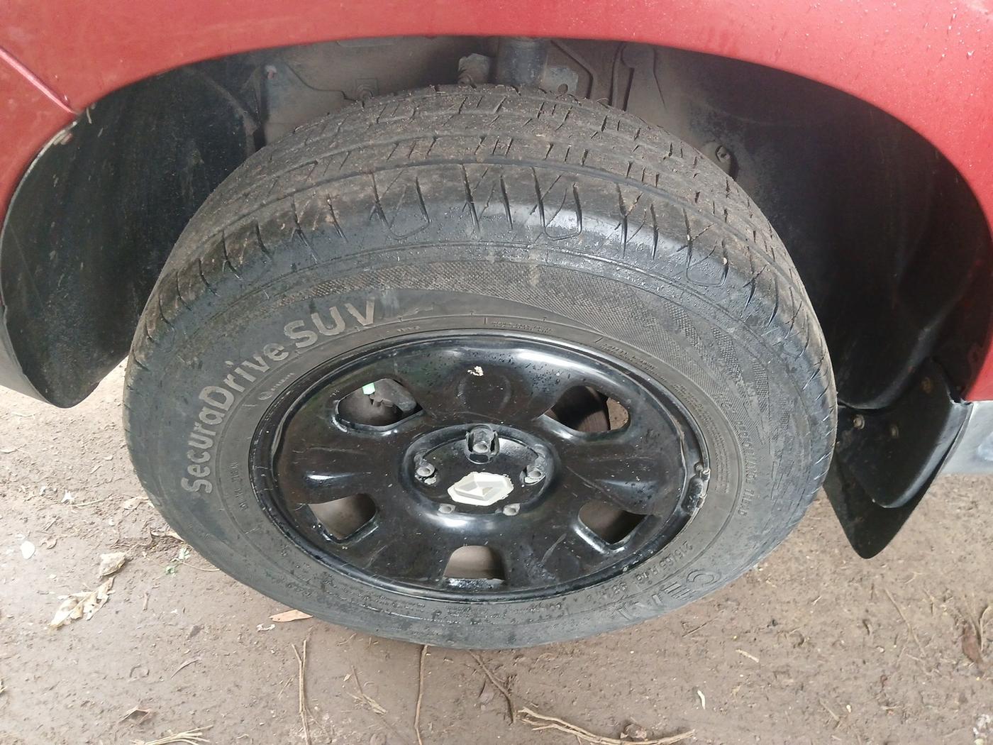 2014 Renault Duster RXL PETROL, Petrol, Manual, 75,000 km, tyre