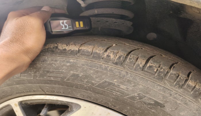 2022 Mahindra XUV300 W8 (O) 1.2 PETROL, Petrol, Manual, 21,365 km, tyre
