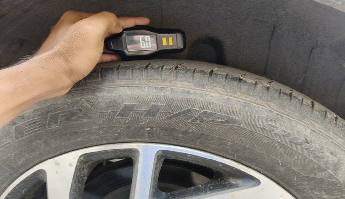 2022 Mahindra XUV300 W8 (O) 1.2 PETROL, Petrol, Manual, 21,365 km, tyre