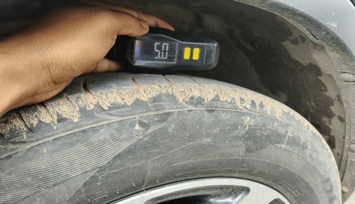 2022 Mahindra XUV300 W8 (O) 1.2 PETROL, Petrol, Manual, 21,365 km, tyre