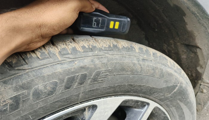 2022 Mahindra XUV300 W8 (O) 1.2 PETROL, Petrol, Manual, 21,365 km, tyre