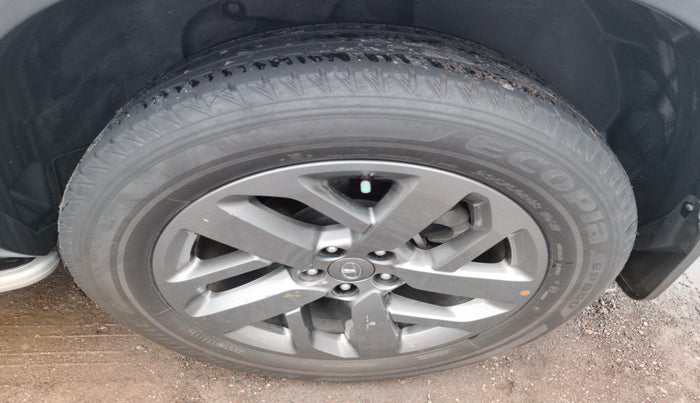 2022 Tata Safari XT, Diesel, Manual, 58,001 km, tyre