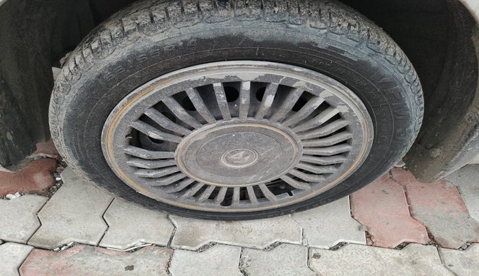 2011 Maruti Wagon R 1.0 VXI, Petrol, Manual, 1,06,890 km, tyre