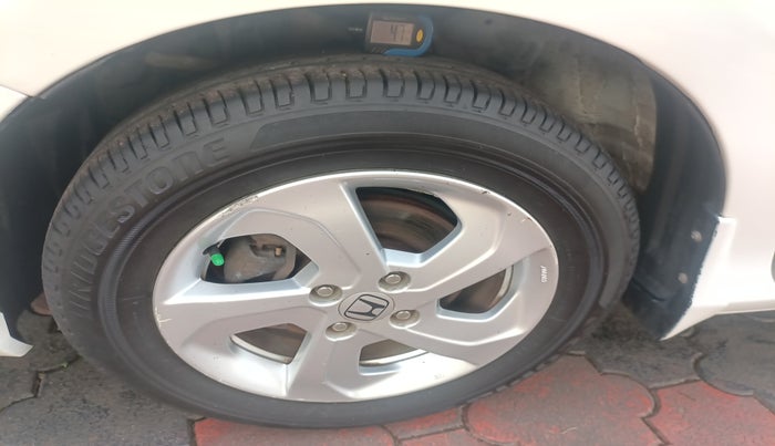 2016 Honda City 1.5L I-VTEC VX CVT, Petrol, Automatic, 1,08,278 km, tyre