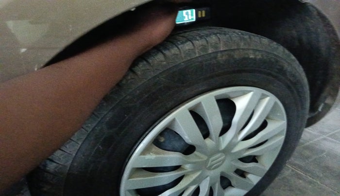 2017 Maruti Dzire VXI, Petrol, Manual, 71,430 km, tyre