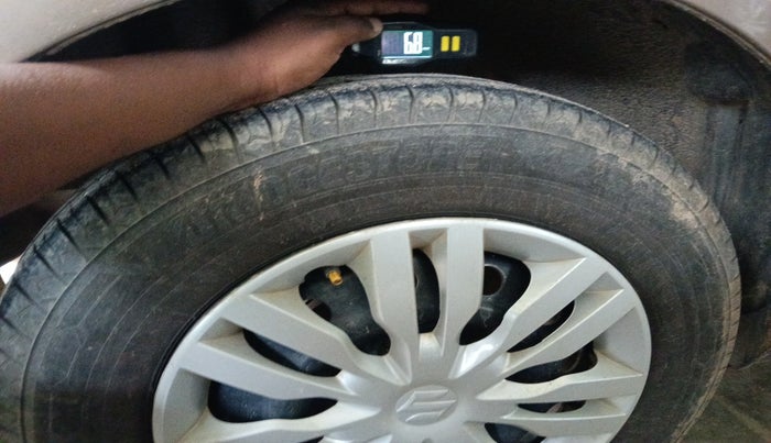 2017 Maruti Dzire VXI, Petrol, Manual, 71,430 km, tyre