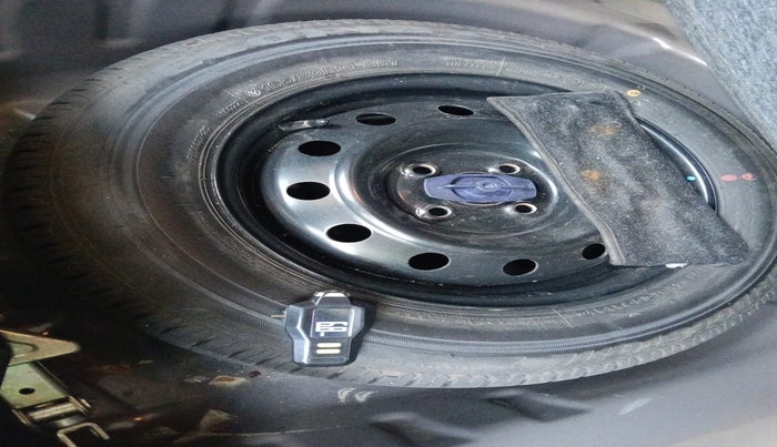 2017 Maruti Dzire VXI, Petrol, Manual, 71,430 km, tyre