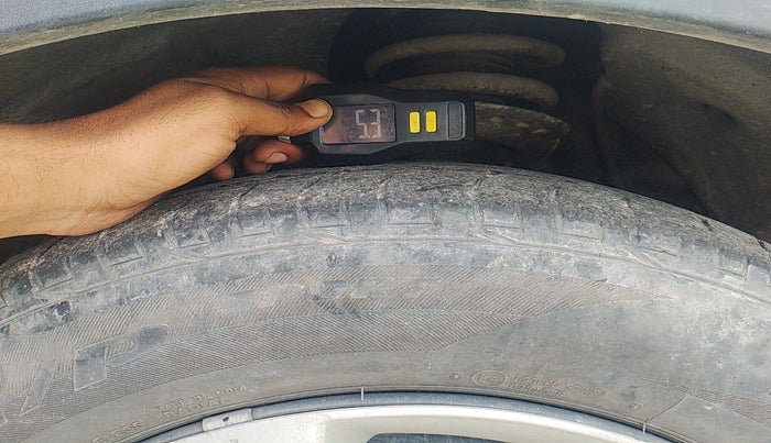 2020 Mahindra XUV300 W6 1.2 PETROL, Petrol, Manual, 26,604 km, tyre
