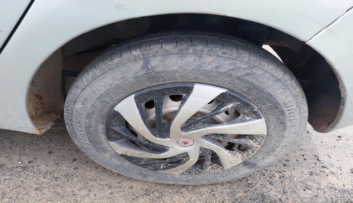 2013 Hyundai Eon ERA +, Petrol, Manual, 60,673 km, tyre