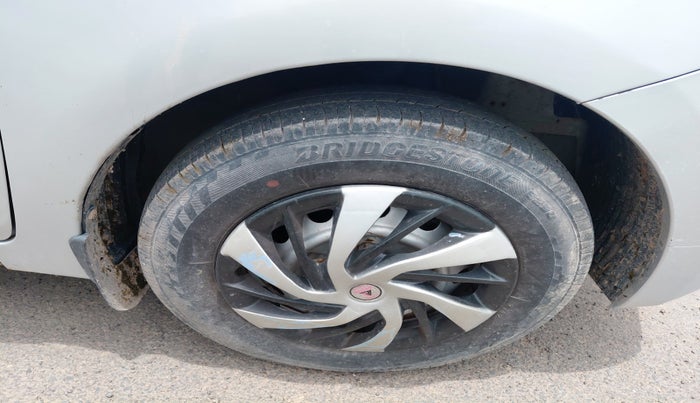 2013 Hyundai Eon ERA +, Petrol, Manual, 60,673 km, tyre