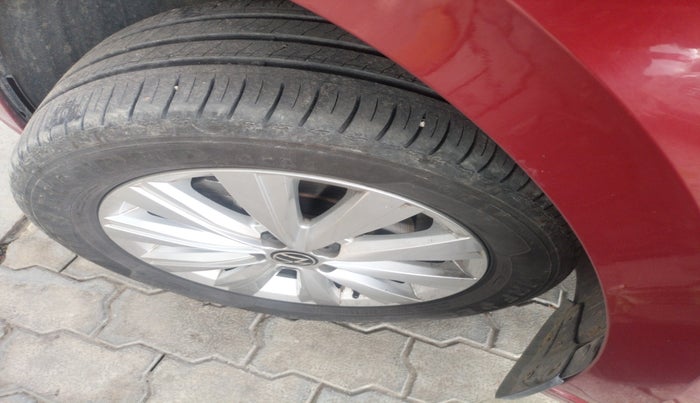 2024 Volkswagen VIRTUS HIGHLINE TSI 1.0 MT, Petrol, Manual, 21,829 km, tyre