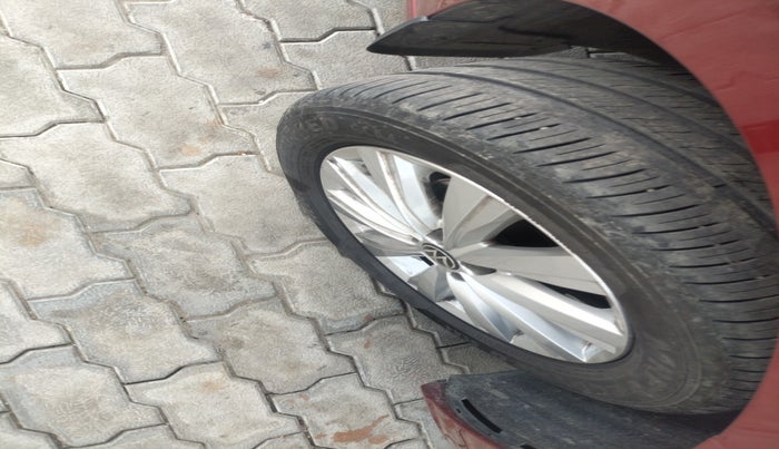 2024 Volkswagen VIRTUS HIGHLINE TSI 1.0 MT, Petrol, Manual, 21,829 km, tyre