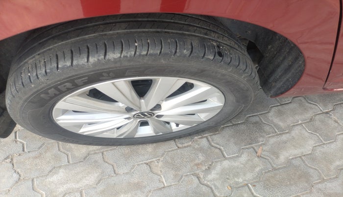 2024 Volkswagen VIRTUS HIGHLINE TSI 1.0 MT, Petrol, Manual, 21,829 km, tyre