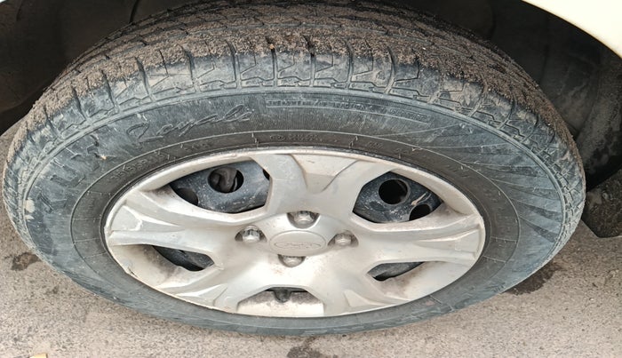 2013 Ford Ecosport TREND 1.5L PETROL, Petrol, Manual, 1,11,455 km, tyre