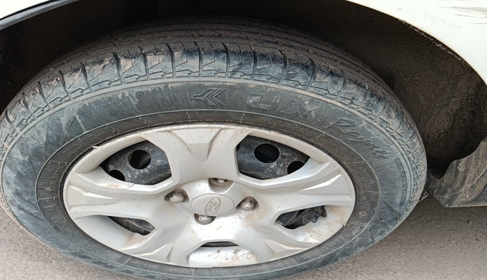 2013 Ford Ecosport TREND 1.5L PETROL, Petrol, Manual, 1,11,455 km, tyre