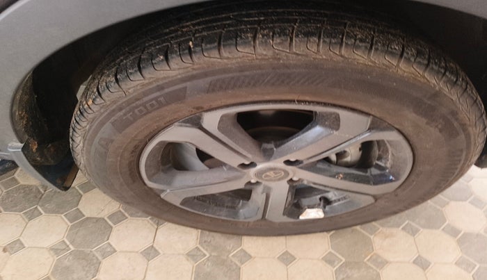 2023 Tata NEXON XZA PLUS LUX SUNROOF RED DARK PETROL, Petrol, Automatic, 13,785 km, tyre