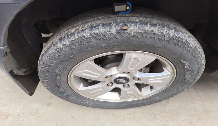2012 Mahindra XUV500 W8, Diesel, Manual, 2,68,684 km, tyre