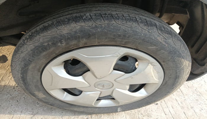 2022 Tata Tiago XT CNG, Petrol, Manual, 37,615 km, tyre