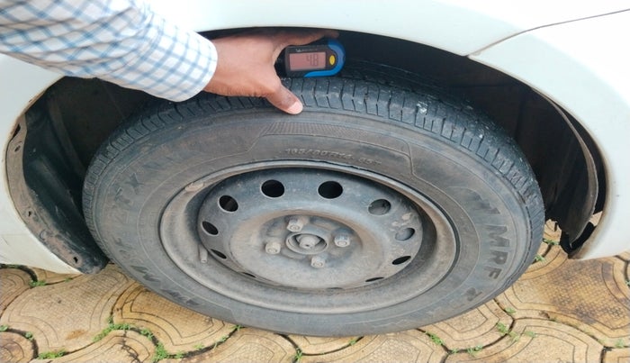 2010 Maruti Swift Dzire VXI, Petrol, Manual, 2,40,000 km, tyre