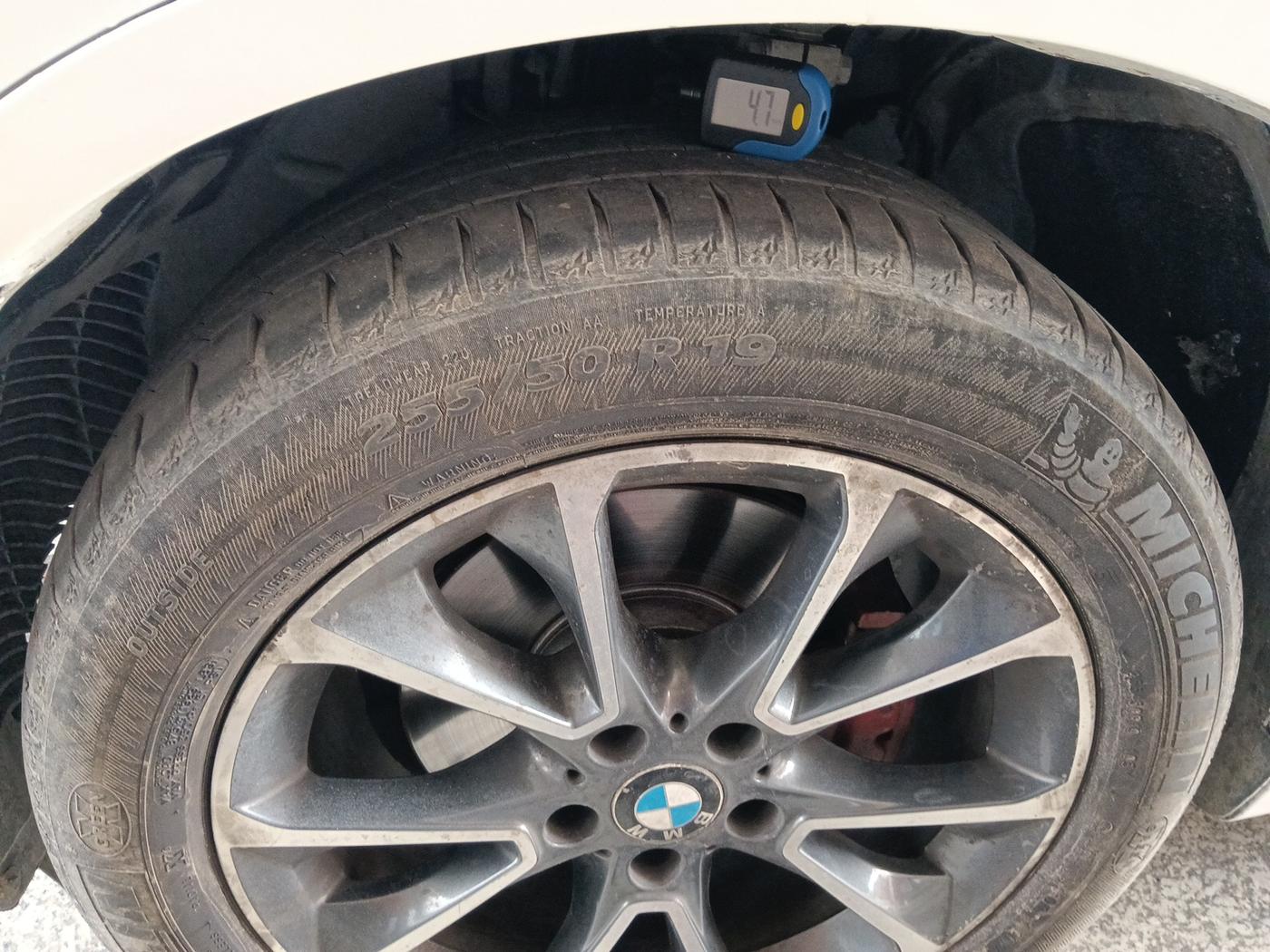2017 BMW X5 XDRIVE 30 D, Diesel, Automatic, 1,00,900 km, tyre