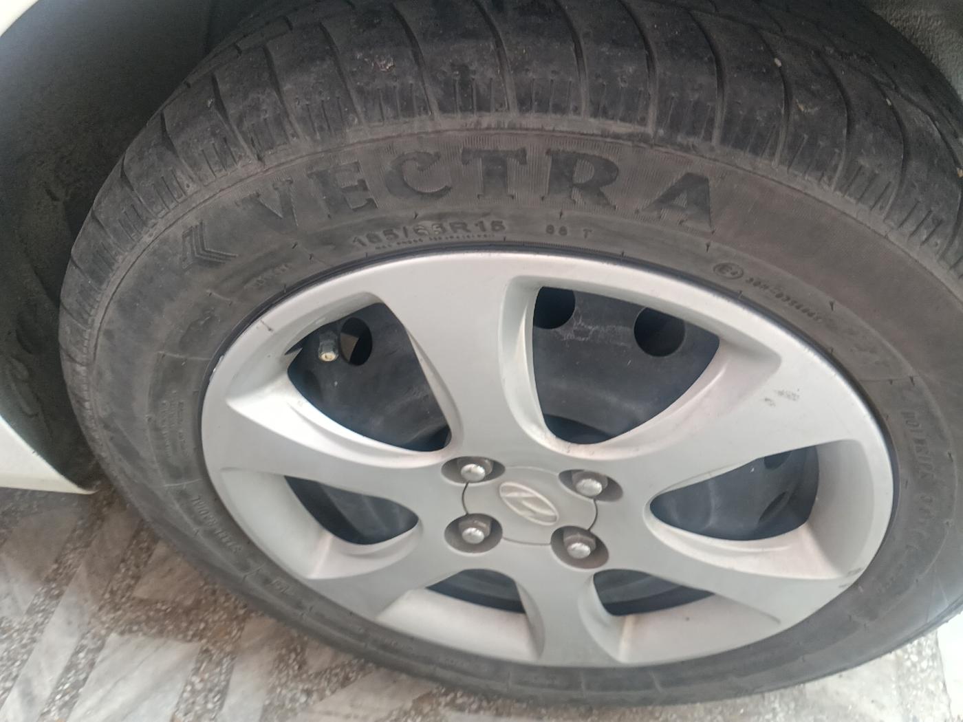 2012 Hyundai Verna FLUIDIC 1.6 VTVT EX, Petrol, Manual, 75,002 km, tyre