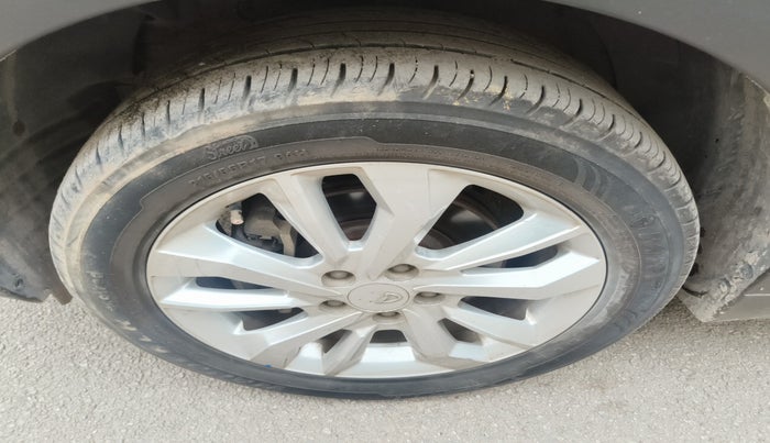 2021 Mahindra XUV300 W8 1.2 PETROL, Petrol, Manual, 49,040 km, tyre