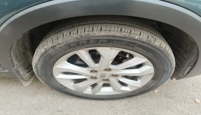 2021 Mahindra XUV300 W8 1.2 PETROL, Petrol, Manual, 49,040 km, tyre